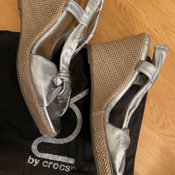 You by Crocs Silver Wedges Sandals - Size 10 - Picture 2 of 4